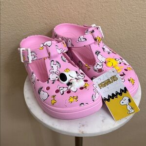 NWT Women CROCS Peanuts Snoopy Woodstock Jibbitz charm Pink Mary Janet Clog Sz 7